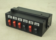 Il commutatore nero della barra luminosa dell'alloggio d'acciaio LED con la sirena per il veicolo di emergenza si accende