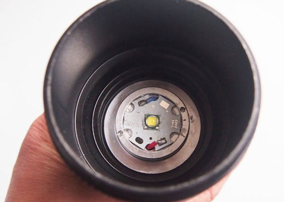 La torcia elettrica tattica 1300 del CREE T6 LED di LM 10 W per cercare, alto potere ha condotto la torcia