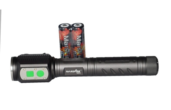 La torcia elettrica principale tattica dell'alto lume, il CREE 7.4V ha condotto la luce di fiaccole per il viaggio