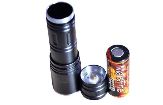 torcia elettrica di campeggio luminosa eccellente dello zoom dell'alto lume LED con la batteria